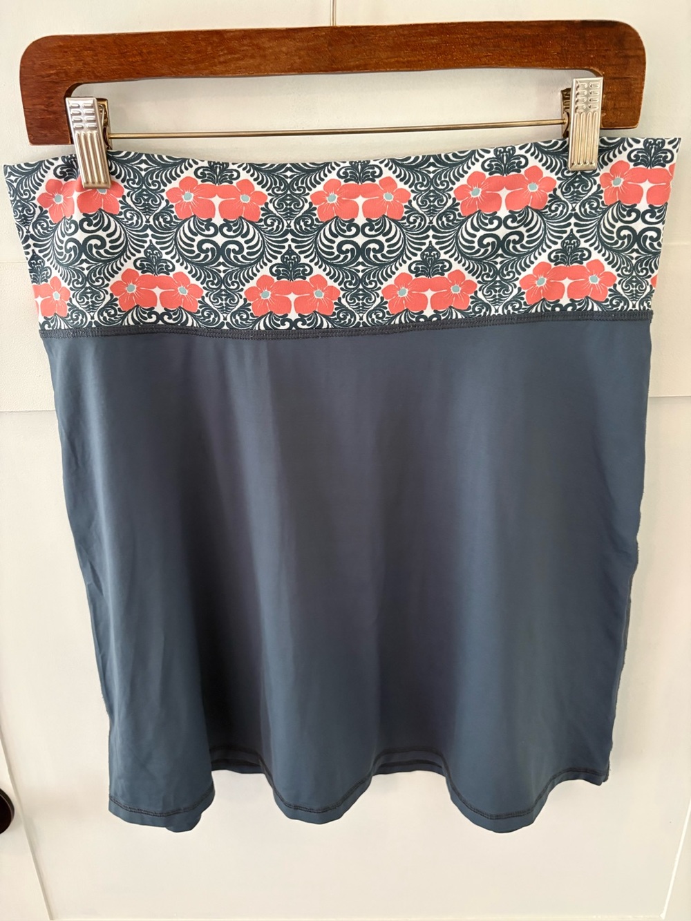 Carve Designs Rowan Skirt. Size Medium.